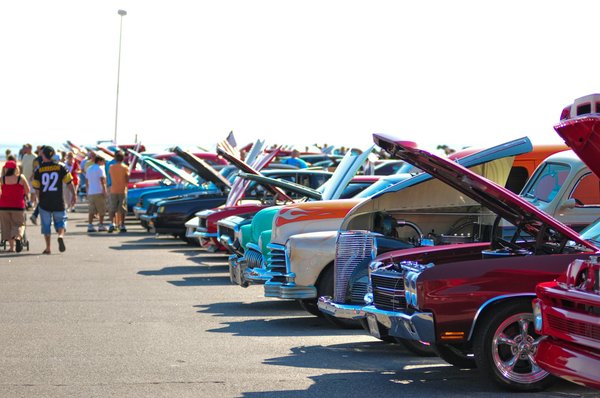 Quelles sont les meilleures pratiques pour économiser du carburant lors de longs trajets en voiture?